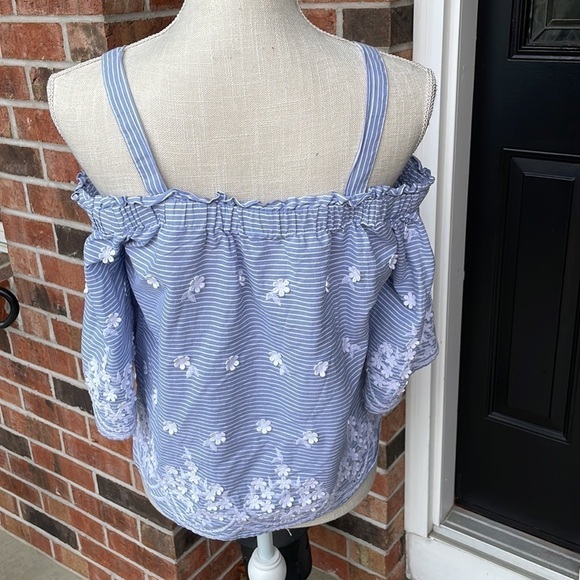 A New Day Off‎ Shoulder Sleeves Stripes And Daisy Top - Picture 3 of 7